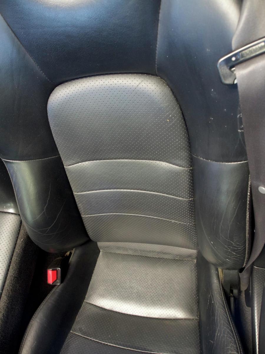 Детали интерьера Honda S2000 (AP1) 2000 года  (фото 67 из 131)